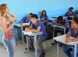Governo da Bahia anuncia pagamento de abono extraordinário dos precatórios para professores