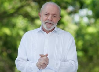 Lula sofre acidente doméstico e foi conduzido para hospital com corte na cabeça Lula sofre acidente doméstico