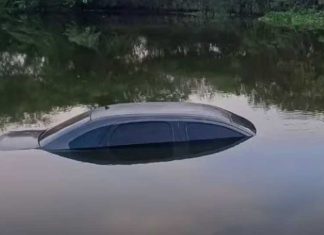 Motorista perde controle de carro e cai em barragem