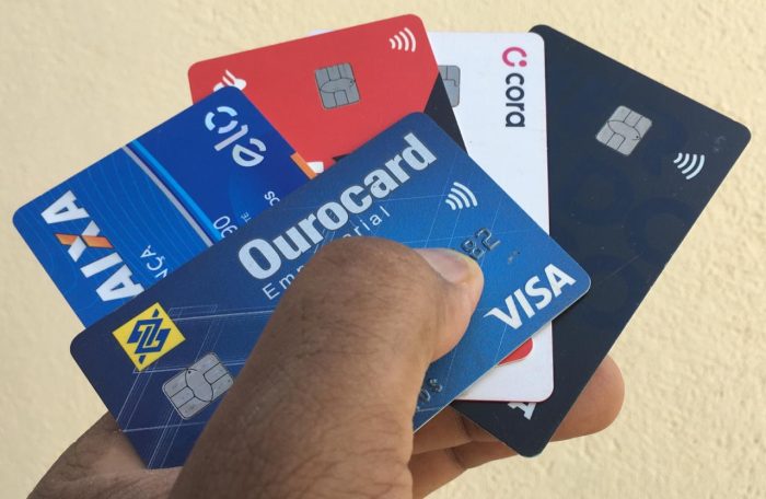Cartões de crédito e Pix começam a ser fiscalizados pela Receita; veja o que muda
