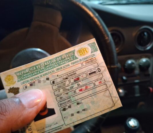 Câmara avalia reduzir idade mínima para CNH para 16 anos Nova Lei da CNH Social entra em vigor em agosto: veja quem tem direito à carteira de motorista gratuita