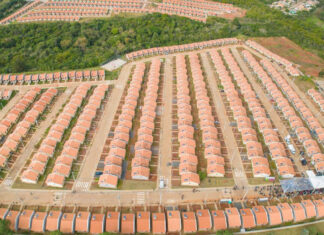 Lula entrega mais de 2,8 mil casas gratuitas para famílias de baixa renda Lula entrega mais de 2,8 mil casas gratuitas para famílias de baixa renda