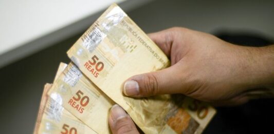 Estado antecipa pagamento do 13º e da folha de novembro para servidores da Educação