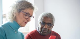 Idosos acima de 60 anos podem conseguir isenção ou descontos na conta de luz, IPTU, água e Imposto de Renda Idosos acima de 60 anos podem conseguir isenção ou descontos na conta de luz, IPTU, água e Imposto de Renda