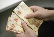 Mulheres ganham novo benefício do Governo e podem solicitar auxílio-salário por 6 meses Mulheres ganham novo benefício do Governo e podem solicitar auxílio-salário por 6 meses