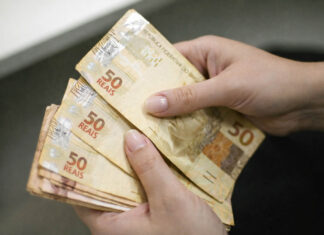 Mulheres ganham novo benefício do Governo e podem solicitar auxílio-salário por 6 meses Mulheres ganham novo benefício do Governo e podem solicitar auxílio-salário por 6 meses