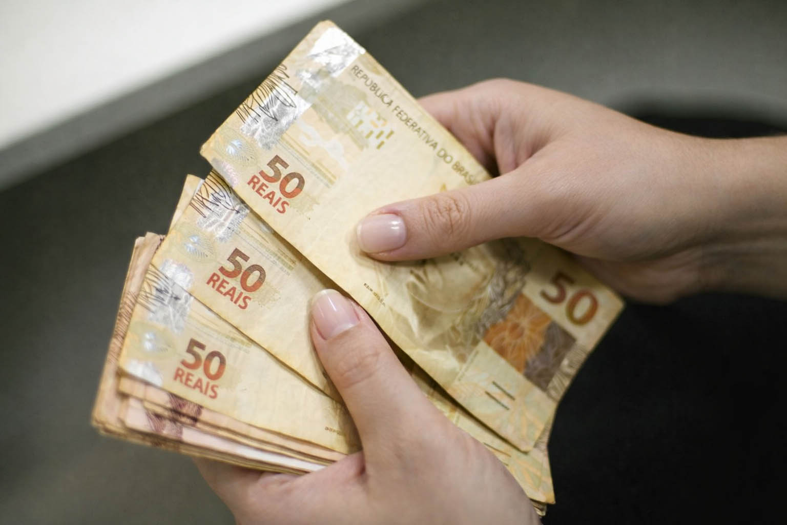 Mulheres ganham novo benefício do Governo e podem solicitar auxílio-salário por 6 meses