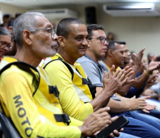 Governo da Bahia anuncia linha de crédito para compra de moto nova para Mototaxistas Estado entrega mais de 200 certificados, kits de proteção e bags para mototaxistas e motofretistas da Bahia