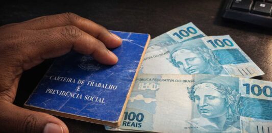 Governo vai pagar auxílio de 1 salário mínimo para trabalhadores durante 5 meses Governo vai pagar auxílio de 1 salário mínimo para trabalhadores durante 5 meses