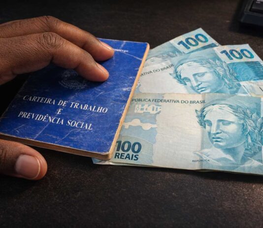 PIS/Pasep: CAIXA envia COMUNICADO e cancela pagamento; veja se seu nome está na lista Governo vai pagar auxílio de 1 salário mínimo para trabalhadores durante 5 meses