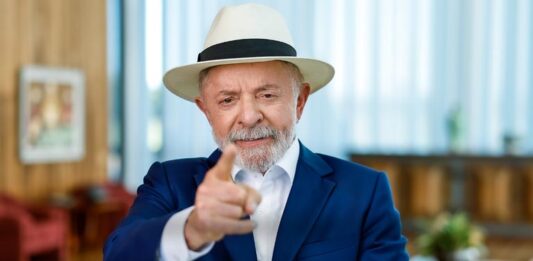 Lula propõe fim da escala 6×1 com jornada de 40 horas semanais e dois dias de descanso Lula propõe fim da escala 6x1 com jornada de 40 horas semanais e dois dias de descanso