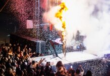Balões pegam fogo após serem atingidos por pirotecnia durante show de Thiago Aquino em Utinga Balões pegam fogo após serem atingidos por pirotecnia durante show de Thiago Aquino em Utinga