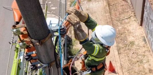 Coelba é multada em R$ 82,7 milhões por irregularidades na conexão de energia solar Coelba é multada em R$ 82,7 milhões por irregularidades na conexão de energia solar