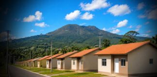 Ex-prefeito Cláudio Serrada anuncia construção de 50 casas populares em Ruy Barbosa Ex-prefeito Cláudio Serrada anuncia construção de 50 casas populares em Ruy Barbosa