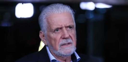 PF intima senador Jaques Wagner a depor sobre o caso Master