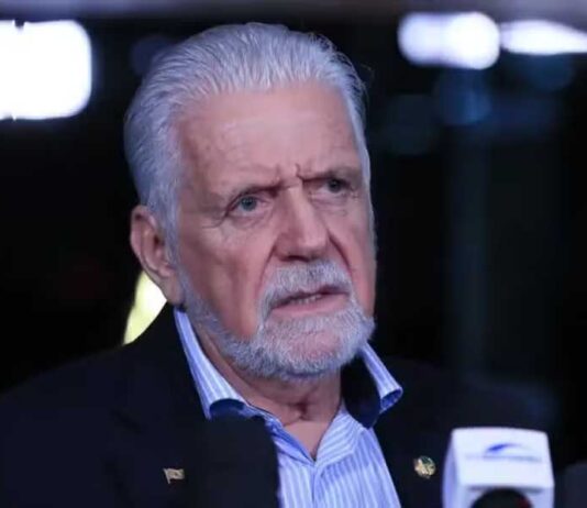 PF intima senador Jaques Wagner a depor sobre o caso Master