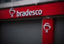 Bradesco fecha mais de 300 agências e reduz atendimento presencial no Brasil Bradesco fecha mais de 300 agências e reduz atendimento presencial no Brasil