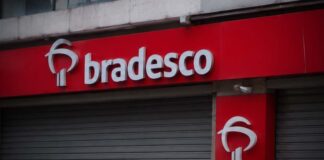 Bradesco fecha mais de 300 agências e reduz atendimento presencial no Brasil Bradesco fecha mais de 300 agências e reduz atendimento presencial no Brasil
