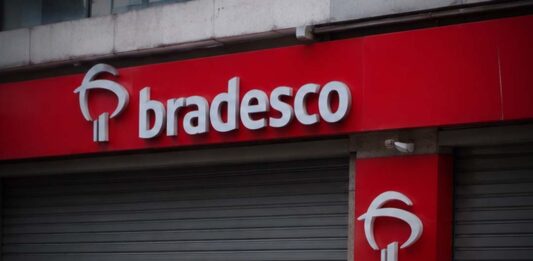 Bradesco fecha mais de 300 agências e reduz atendimento presencial no Brasil Bradesco fecha mais de 300 agências e reduz atendimento presencial no Brasil