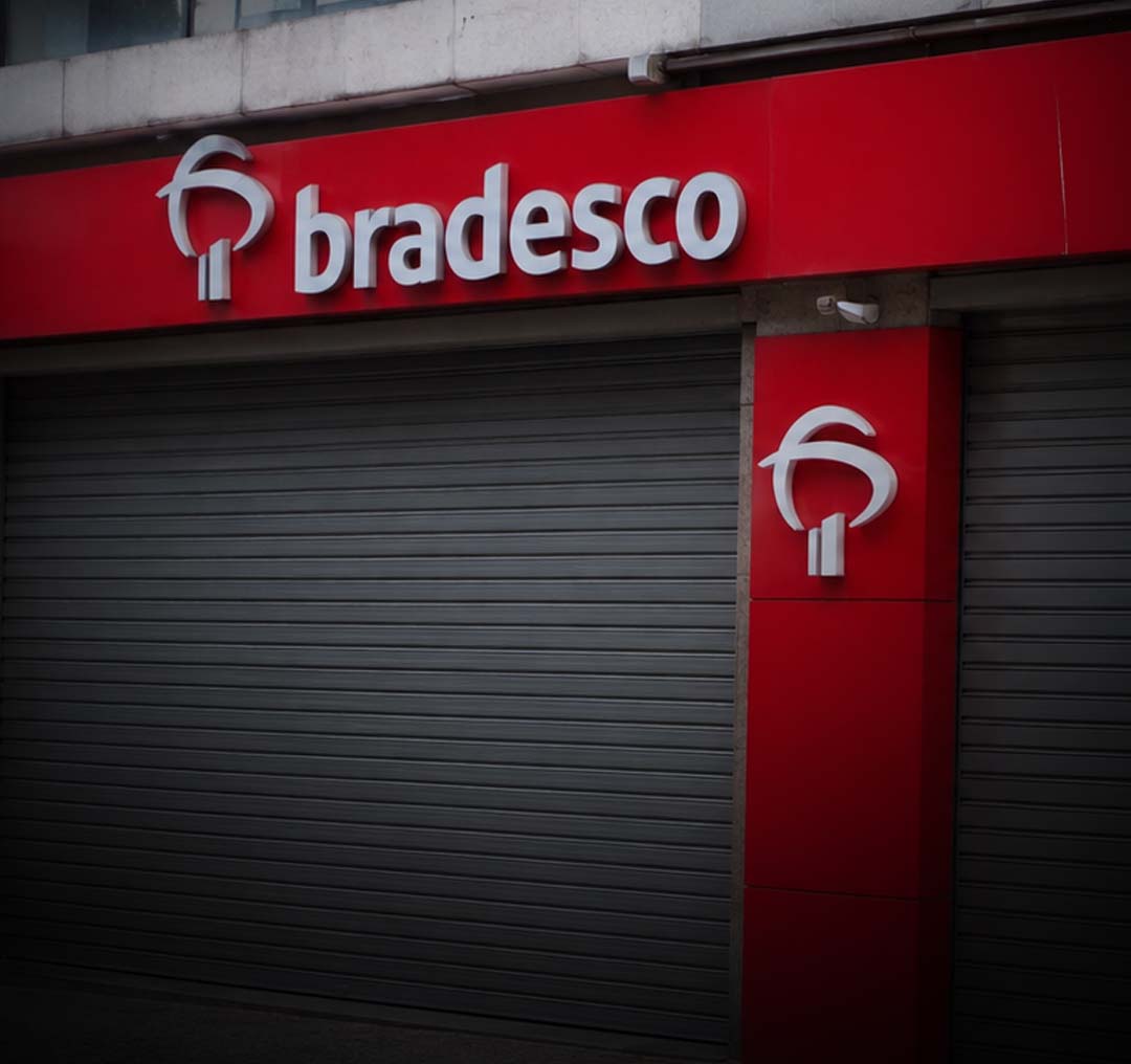 Bradesco fecha mais de 300 agências e reduz atendimento presencial no Brasil