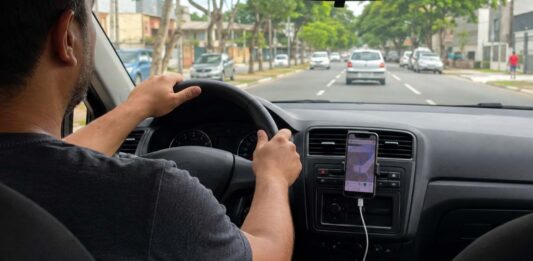 MPT processa Uber em R$ 321 milhões por cobrar taxa de motoristas para trabalhar MPT processa Uber em R$ 321 milhões por cobrar taxa de motoristas para trabalhar